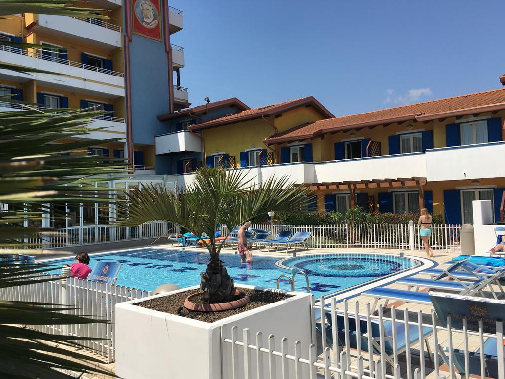 קאורלה Villaggio Hemingway - Family Aparthotel מראה חיצוני תמונה