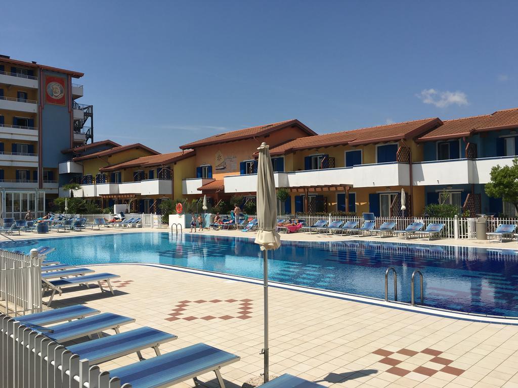 קאורלה Villaggio Hemingway - Family Aparthotel מראה חיצוני תמונה